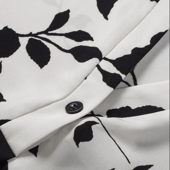 #22 1 Left! White & Black Floral V-Neck Top - Picture 4 of 11